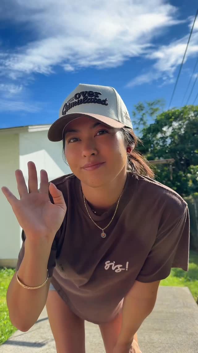 Jaycie outdoors on Oʻahu