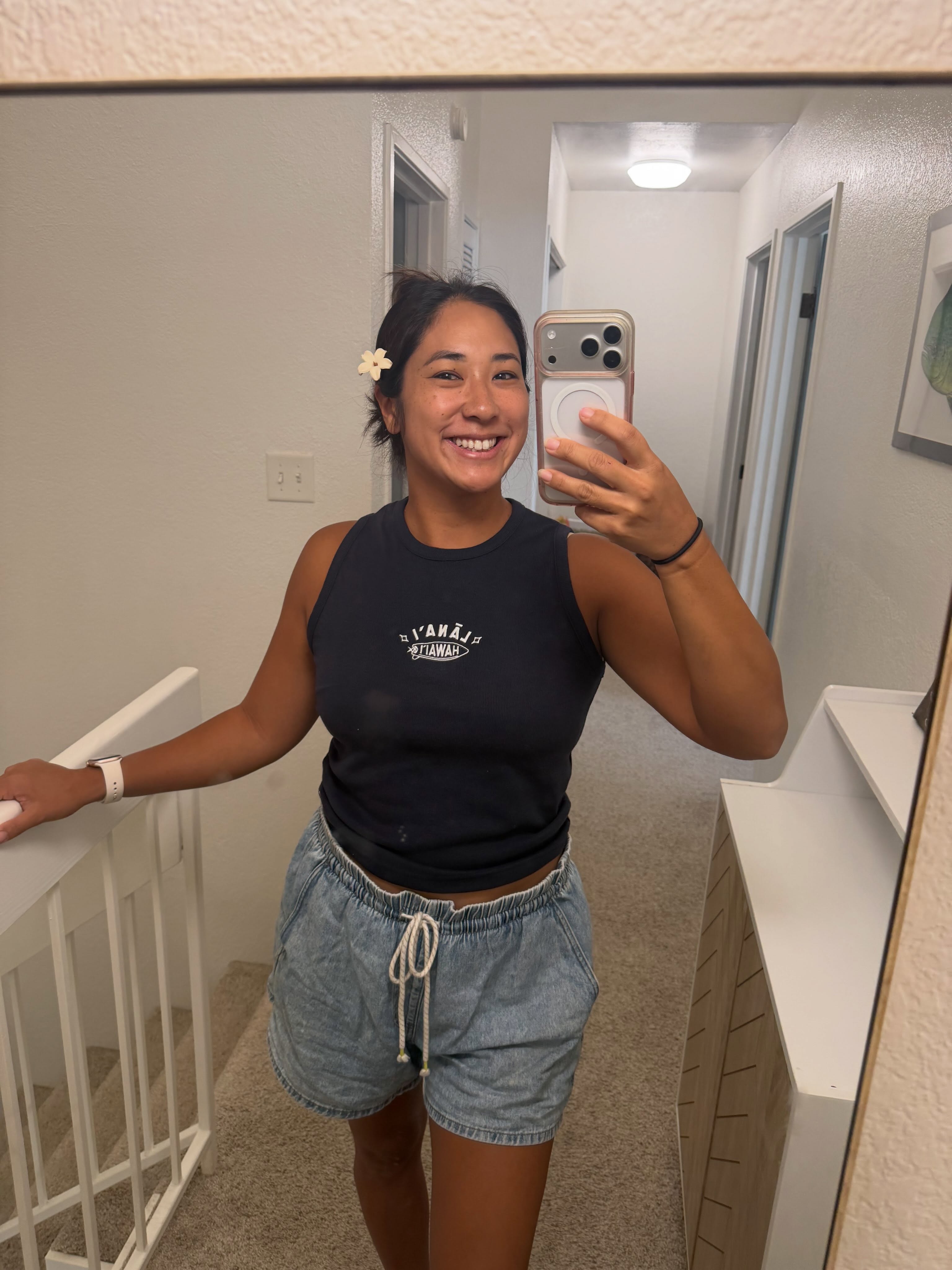 Taylor sharing an everyday Oʻahu style moment